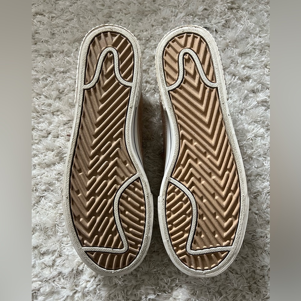 Nike Women's Tan and Black Legacy Lift Sneakers- NWOT - Picture 7 of 7